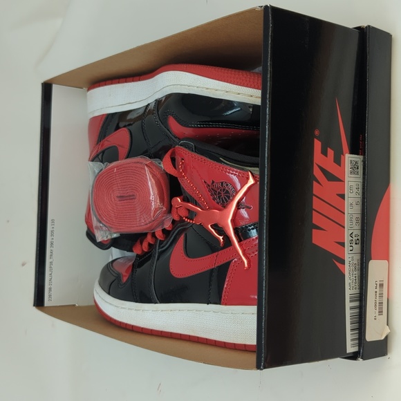 Jordan 1 Retro High OG Patent Bred shoes - Picture 14 of 16